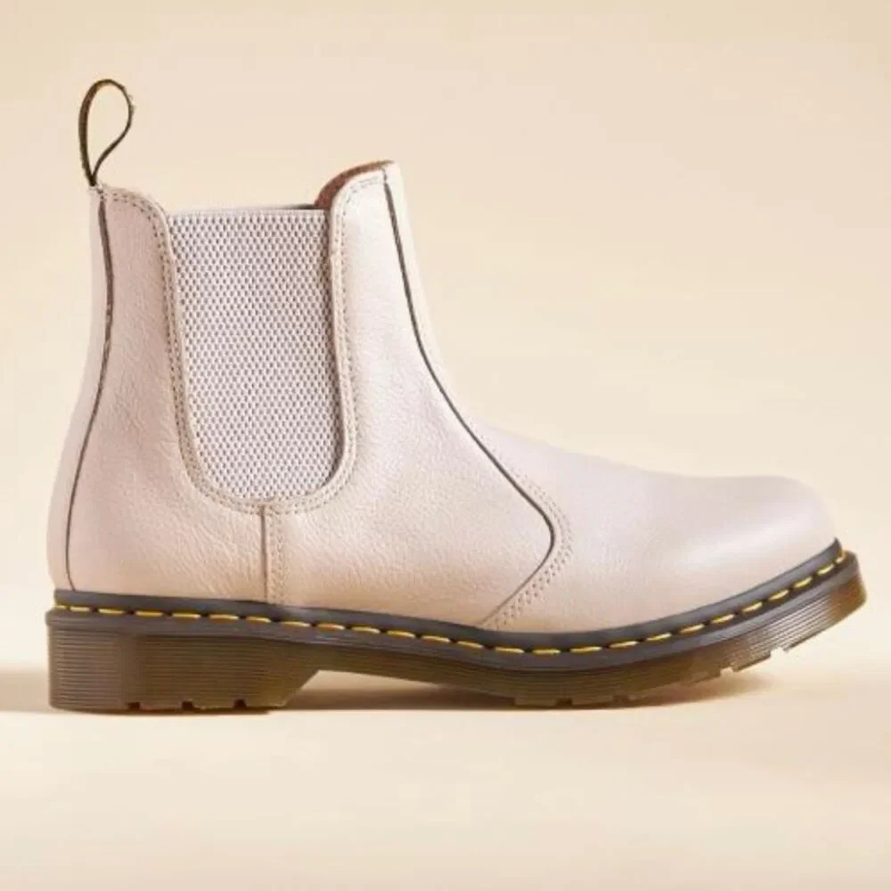 DR. MARTENS | Women's Virginia Pebble Leather Chelsea Boots Ash Taupe | Size 9